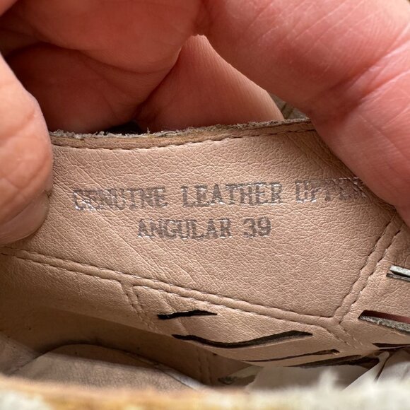 L'Artiste Angular Embossed/cut-outs Peep toe ankle Heel booties Women's sz 8.5 - Picture 11 of 12